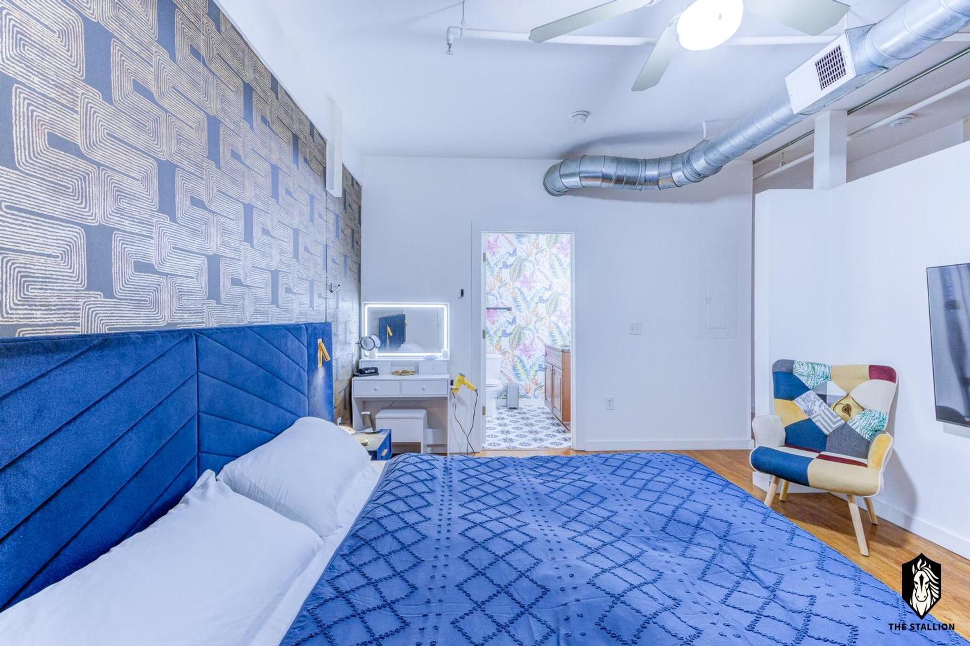 The Stallion #304 - Walk To Museums In Downtown, Luxe Loft With Free Gated Covered Parking