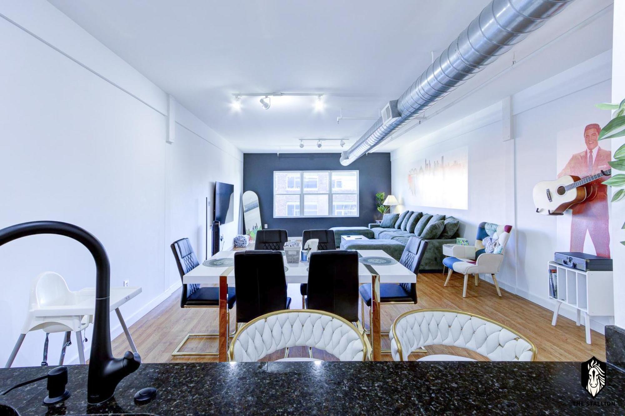 Apartment The Stallion #304 - Walk To Museums In Downtown, Luxe Loft With Free Gated Covered Parking