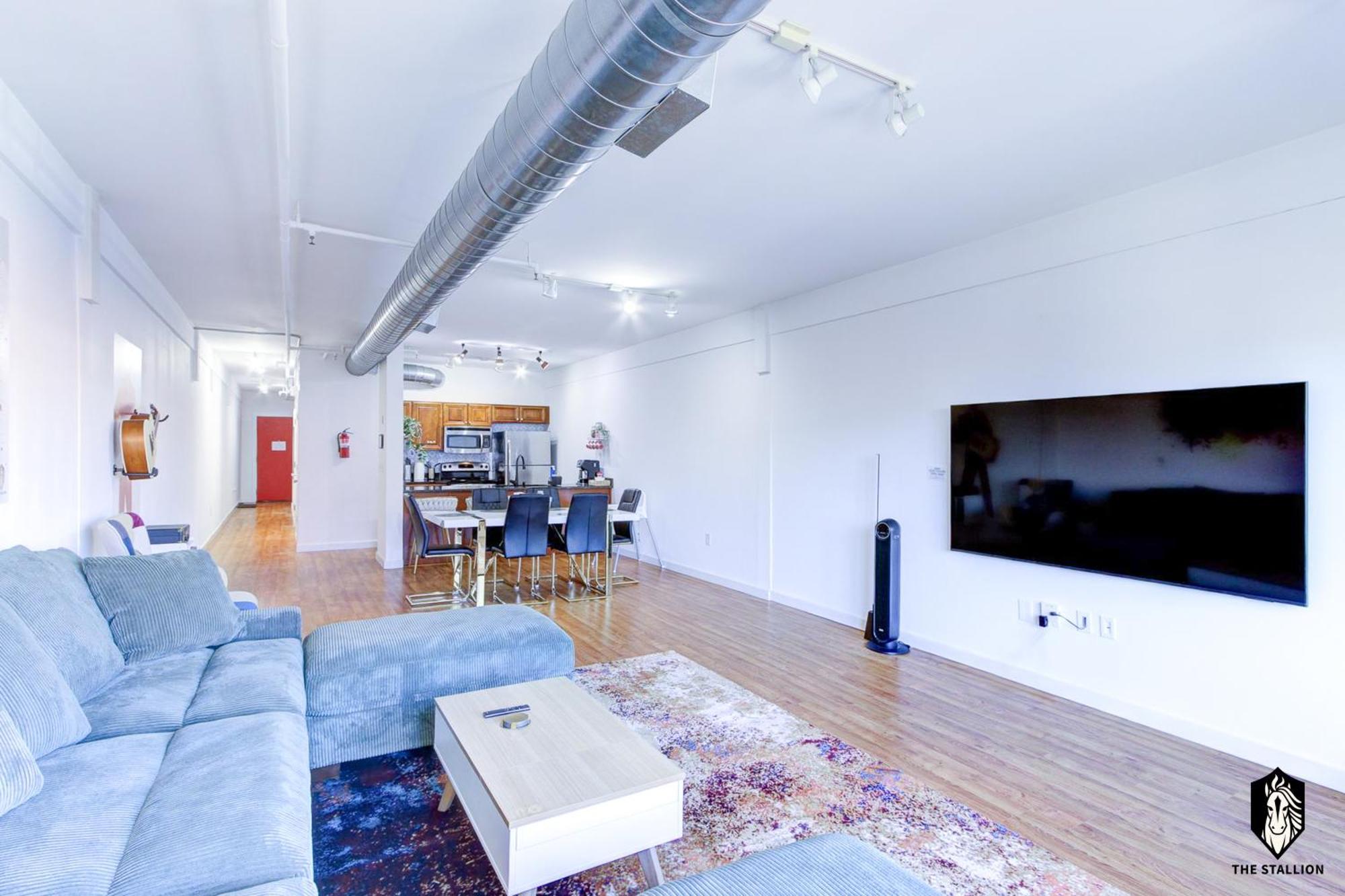 The Stallion #304 - Walk To Museums In Downtown, Luxe Loft With Free Gated Covered Parking *